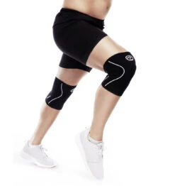 Rehband RX Knee Sleeve - 3mm - Black 9 Rehband RX Knee Sleeve - 3mm - Black -Fitness Supplies Store 105206 03 Rehband Rx Knee Sleeve Black 3mm Lifestyle Shot