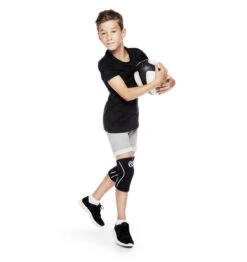 Rehband RX Knee Sleeve - JUNIOR - 5mm - Black -Fitness Supplies Store 105306 50 Rehband Rx Knee Sleeve JUNIOR Black 5mm Lifestyle 4