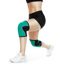 Rehband RX Knee Sleeve - 5mm - Emerald Green/Black -Fitness Supplies Store 105307 01 Rehband Rx Knee Sleeve Green Black 5mm Lifestyle Shot