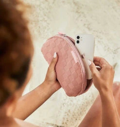 BAHE Essential Pouch - Mauve 16 BAHE Essential Pouch - Mauve -Fitness Supplies Store BAHE Essential Pouch Mauve Lifestyle 01