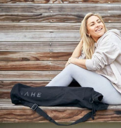 BAHE Essential Yoga Mat Bag - Anthracite -Fitness Supplies Store BAHE Essential Yoga Mat Bag Anthracite Lifestyle 01