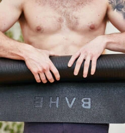 BAHE Studio Pilates Mat - 5mm - Anthracite 17 BAHE Studio Pilates Mat - 5mm - Anthracite -Fitness Supplies Store BAHE Studio Pilates Mat 5mm Anthracite Lifestyle 01