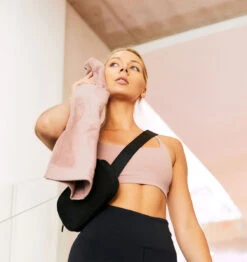 BAHE Studio Sweat Towel - Mauve 13 BAHE Studio Sweat Towel - Mauve -Fitness Supplies Store BAHE Studio Sweat Towel Mauve Lifestyle 02