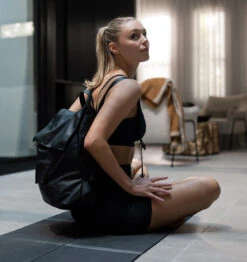 BAHE FoldUP™ Backpack Lite - 17.5L - Anthracite -Fitness Supplies Store BAHE foldUP Backpack Lite 17.5L Anthracite Lifestyle 01