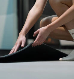 BAHE FoldUP™ Yoga/Pilates Mat - 6mm - Anthracite -Fitness Supplies Store BAHE foldUP Yoga Pilates Mat 6mm Anthracite Lifestyle 02