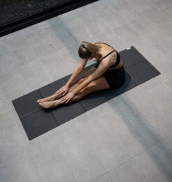 BAHE FoldUP™ Yoga/Pilates Mat - 6mm - Anthracite -Fitness Supplies Store BAHE foldUP Yoga Pilates Mat 6mm Anthracite Lifestyle 03