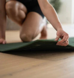 BAHE FoldUP™ Yoga/Pilates Mat - 6mm - Khaki -Fitness Supplies Store BAHE foldUP Yoga Pilates Mat 6mm Khaki Lifestyle 01