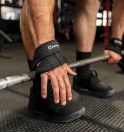 Harbinger Figure-8 Padded Lifting Straps - Black -Fitness Supplies Store Harbinger Figure 8 Padded Lifting Straps Black Lifestyle 02