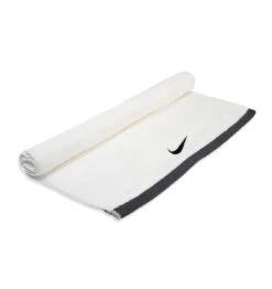 Nike Fundamental Towel - Large - White/Black