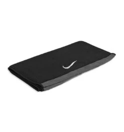 Nike Fundamental Towel - Medium - Black/White -Fitness Supplies Store Nike Fundamental Towel Medium Black White Product 01