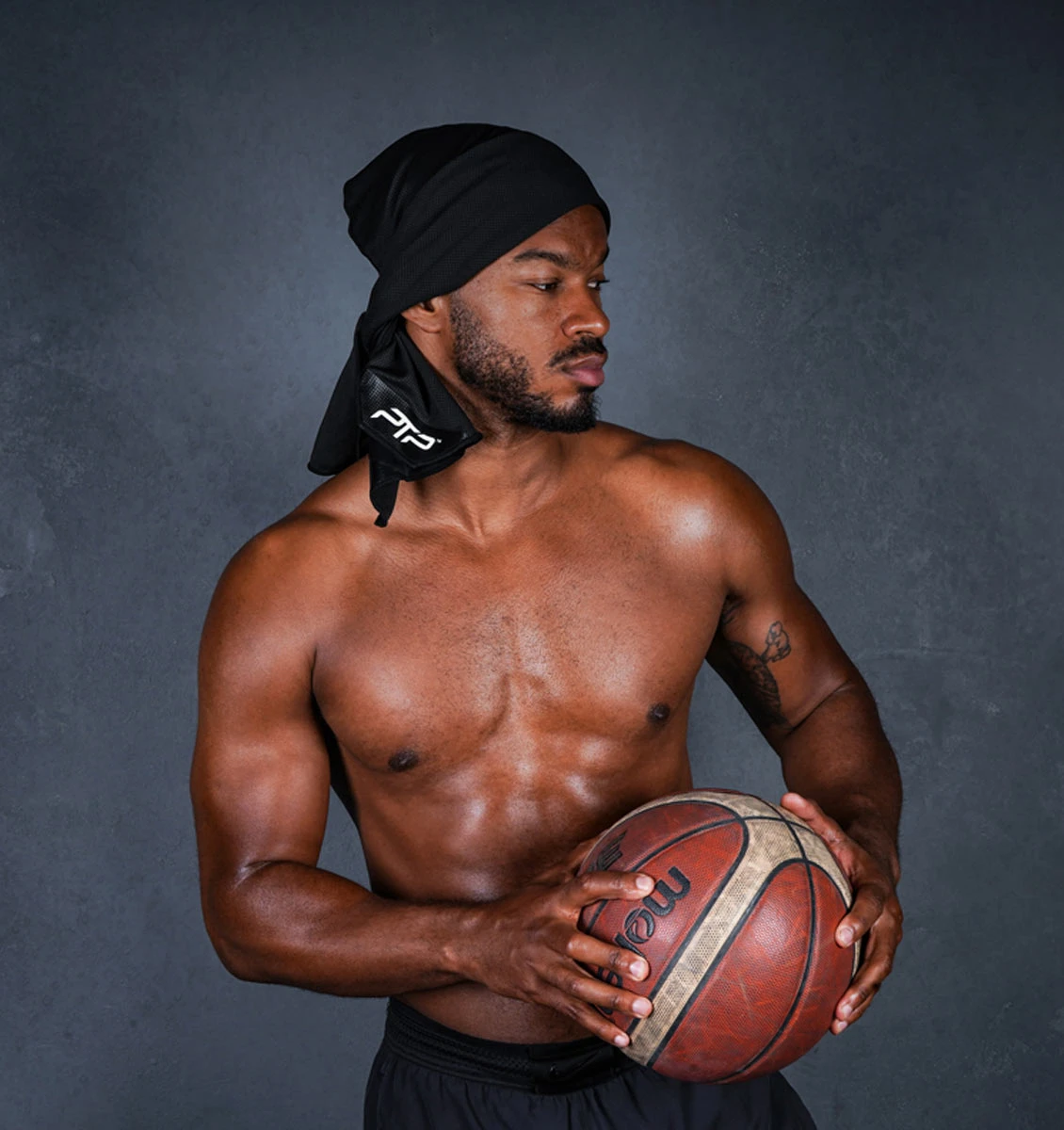 PTP Hyper Cool Towel - Black 6 PTP Hyper Cool Towel - Black - Image 4