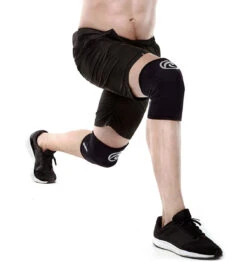 Rehband RX Knee Sleeve - 5mm - Silver/Black -Fitness Supplies Store Rehband RX Knee Sleeve Silver Black 5mm Lifestyle 01