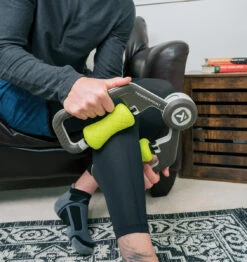 TriggerPoint FUSE Massager - Grey/Green 24 TriggerPoint FUSE Massager - Grey/Green -Fitness Supplies Store TriggerPoint FUSE Massager Grey Green Lifestyle 05