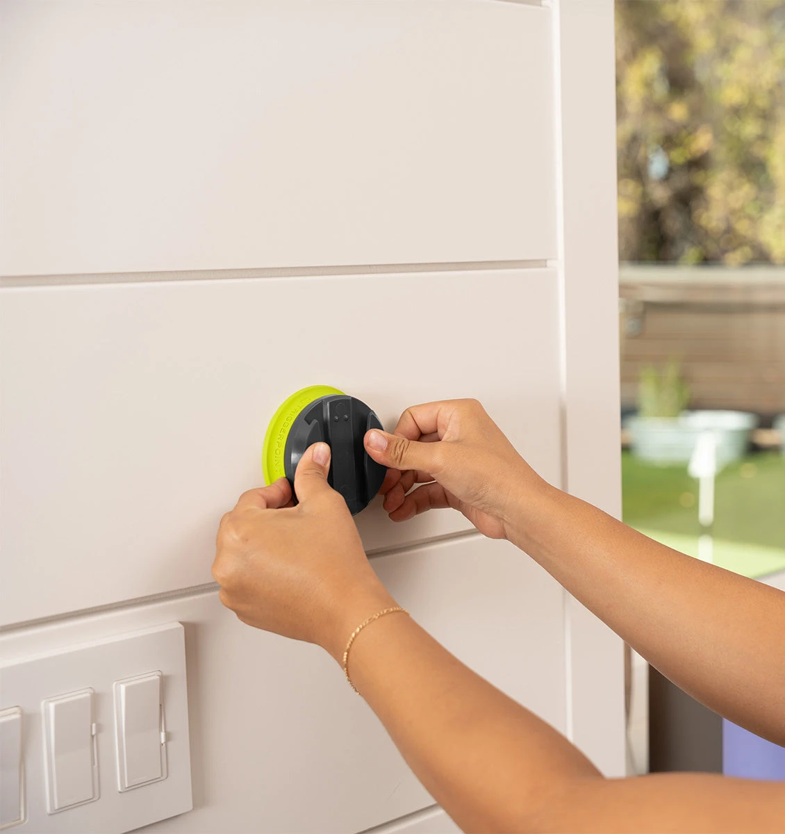 TriggerPoint Mountable Massage Ball - Grey/Green 9 TriggerPoint Mountable Massage Ball - Grey/Green - Image 7