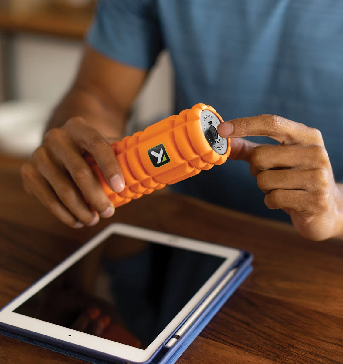 TriggerPoint NANO VIBE Vibrating Foam Roller - 7.5" - Orange 17 TriggerPoint NANO VIBE Vibrating Foam Roller - 7.5" - Orange - Image 15